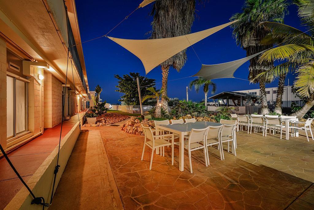 Sea Breeze Resort Exmouth Buitenkant foto
