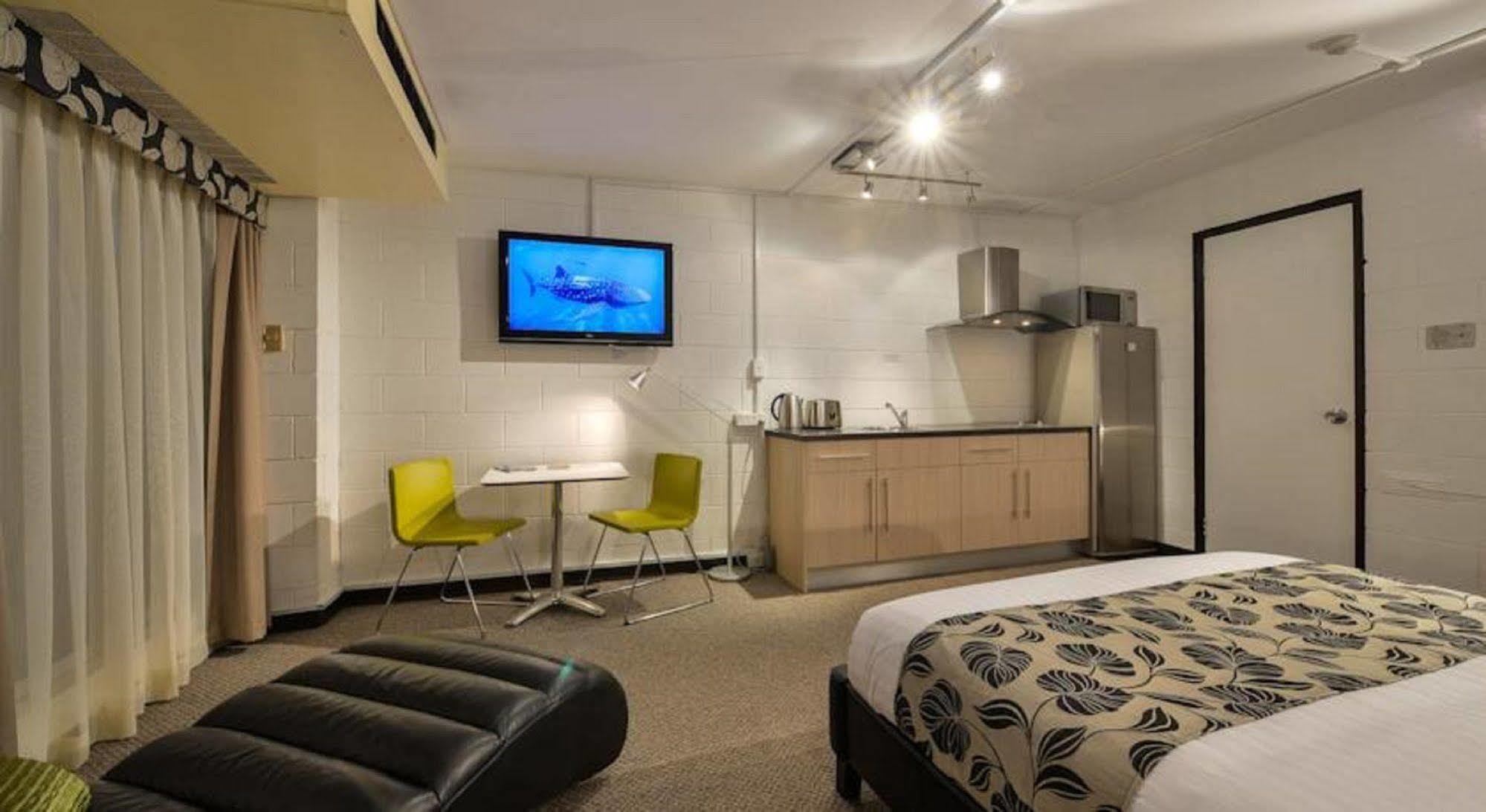 Sea Breeze Resort Exmouth Buitenkant foto