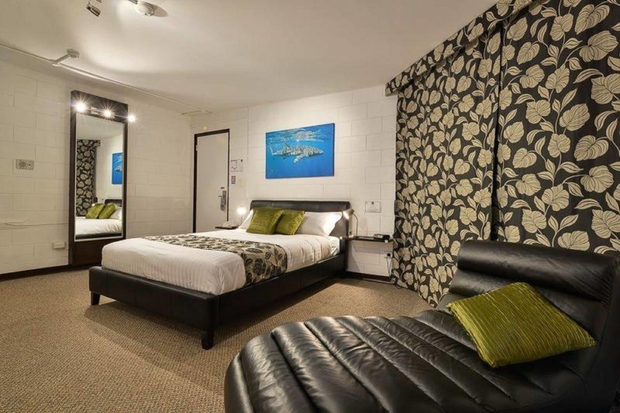 Sea Breeze Resort Exmouth Buitenkant foto