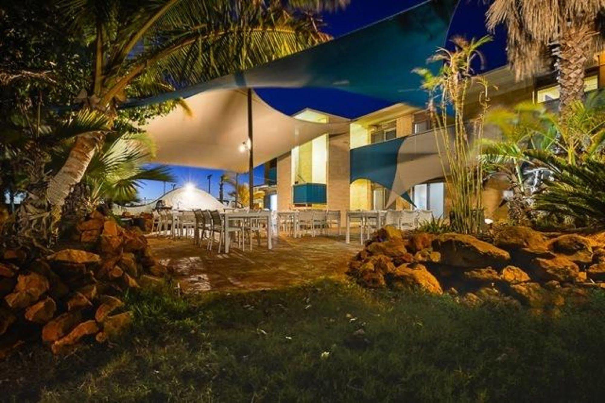 Sea Breeze Resort Exmouth Buitenkant foto