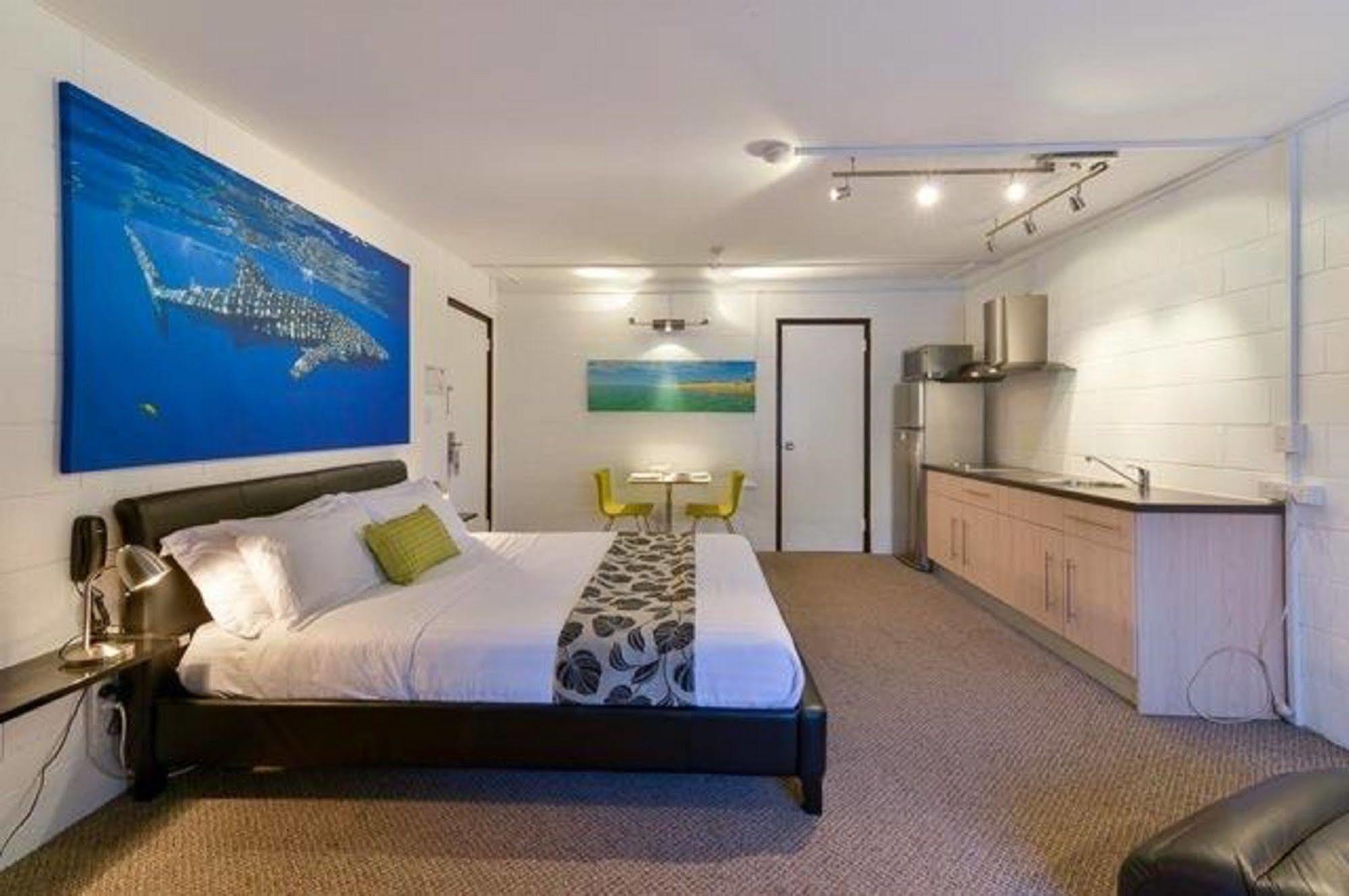 Sea Breeze Resort Exmouth Buitenkant foto