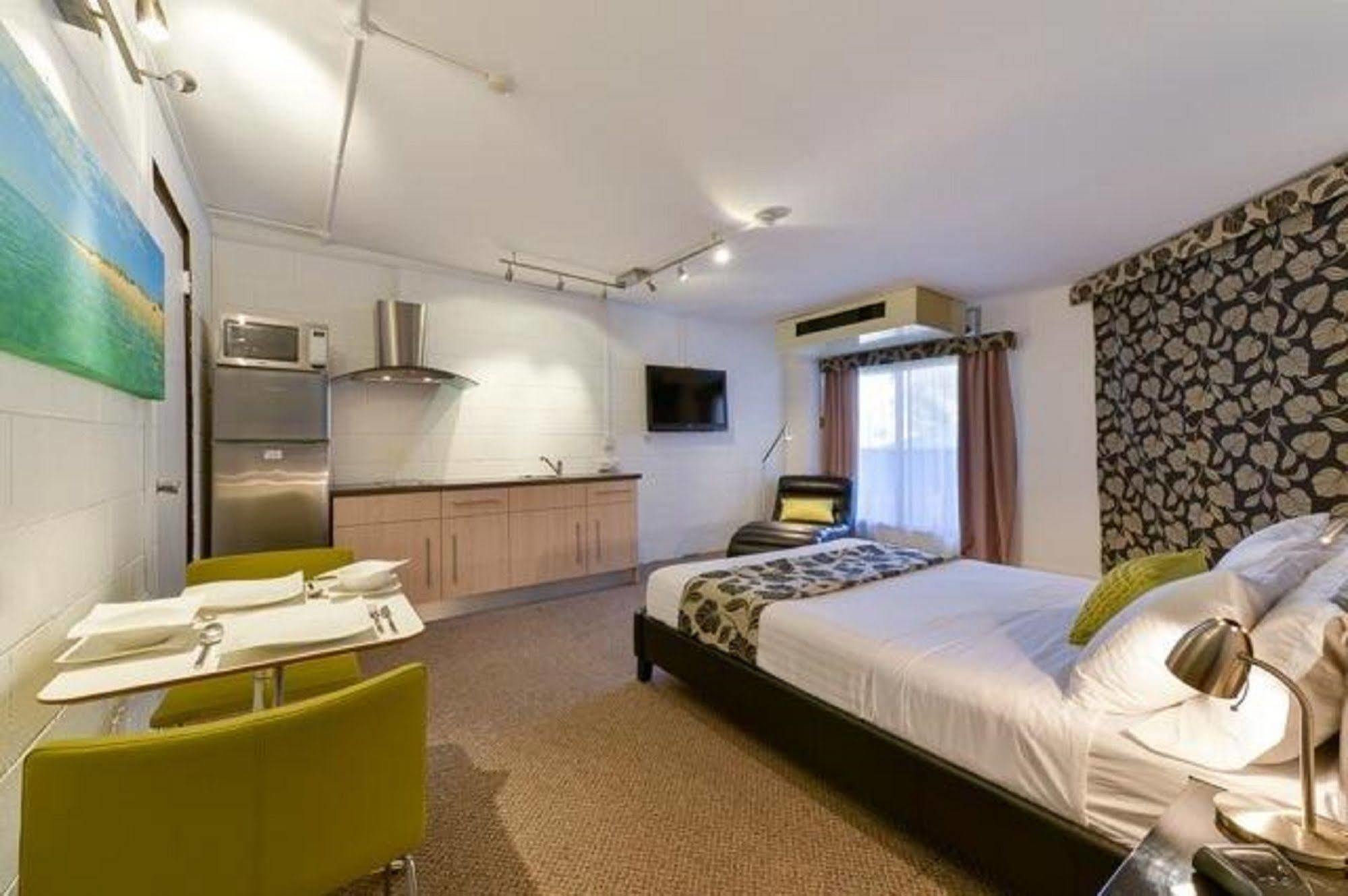 Sea Breeze Resort Exmouth Buitenkant foto