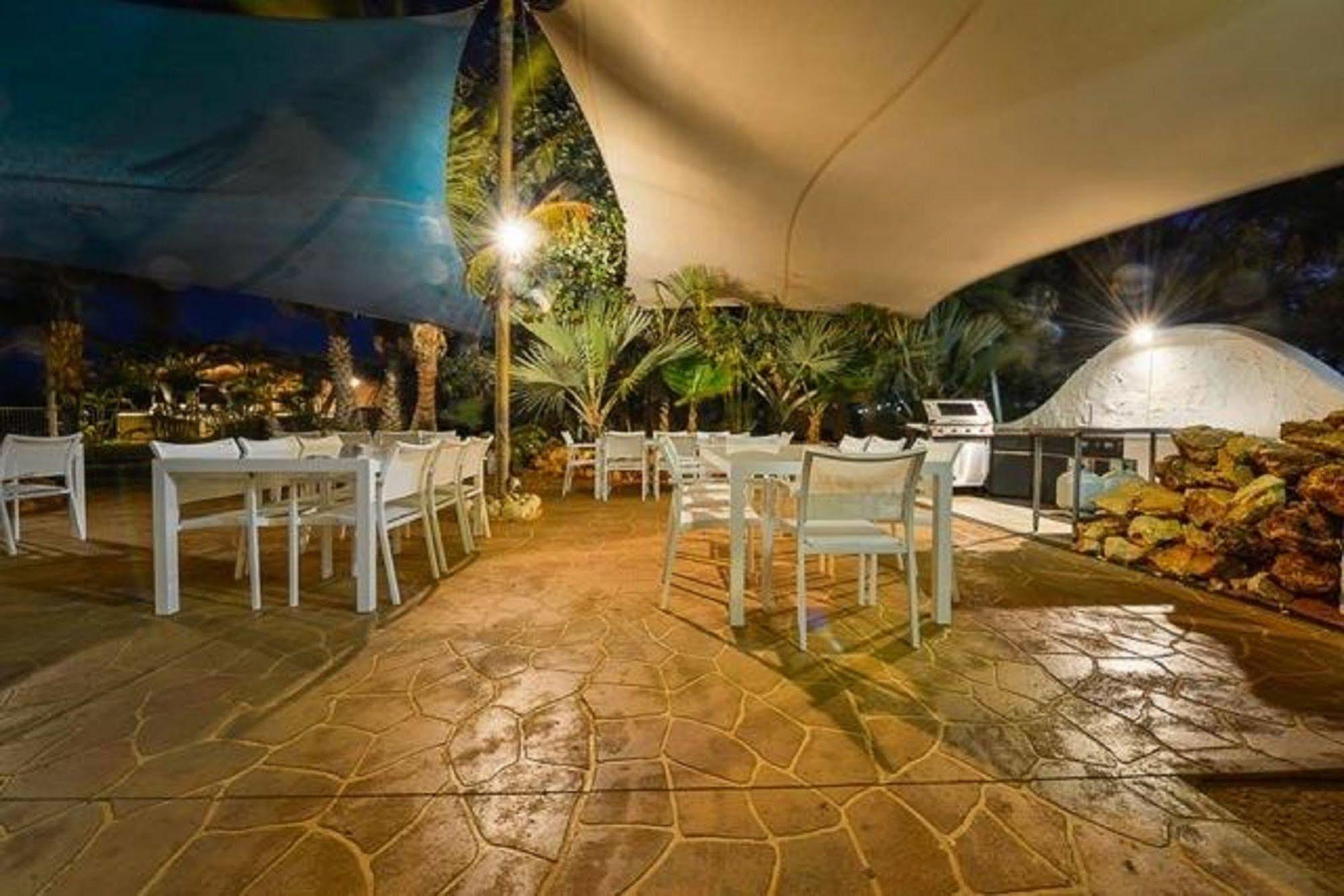 Sea Breeze Resort Exmouth Buitenkant foto